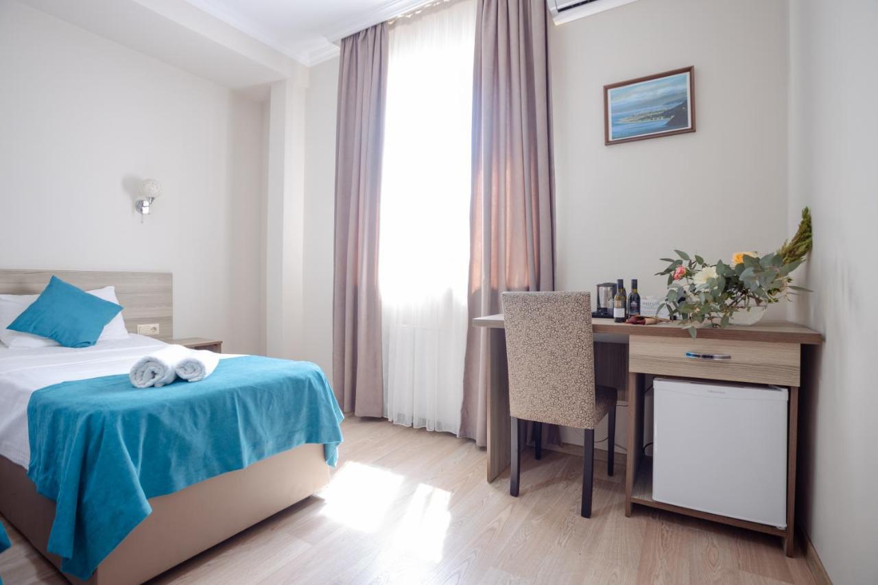 Daisi Sunset Hotel Batumi Bagian luar foto